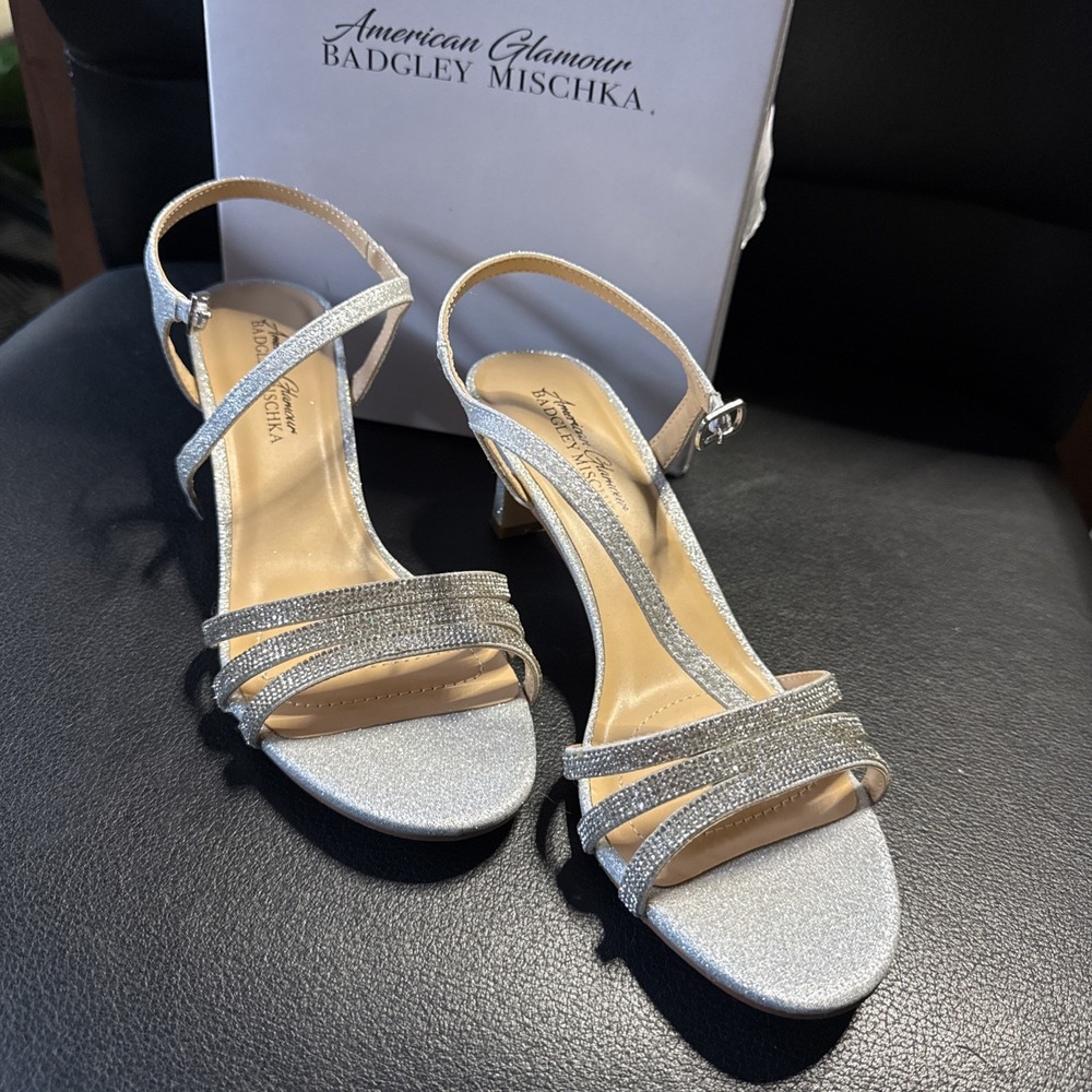 American Glamour Badgley Mischka Silver Sparkle‎ Sandals Size 7 Wedding